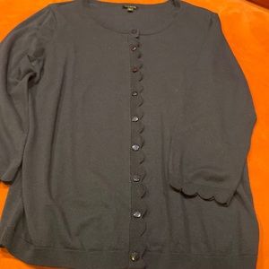 TALBOTS  NWOT sweater with scalloped trim size Large, 3/4 sleeves, navy